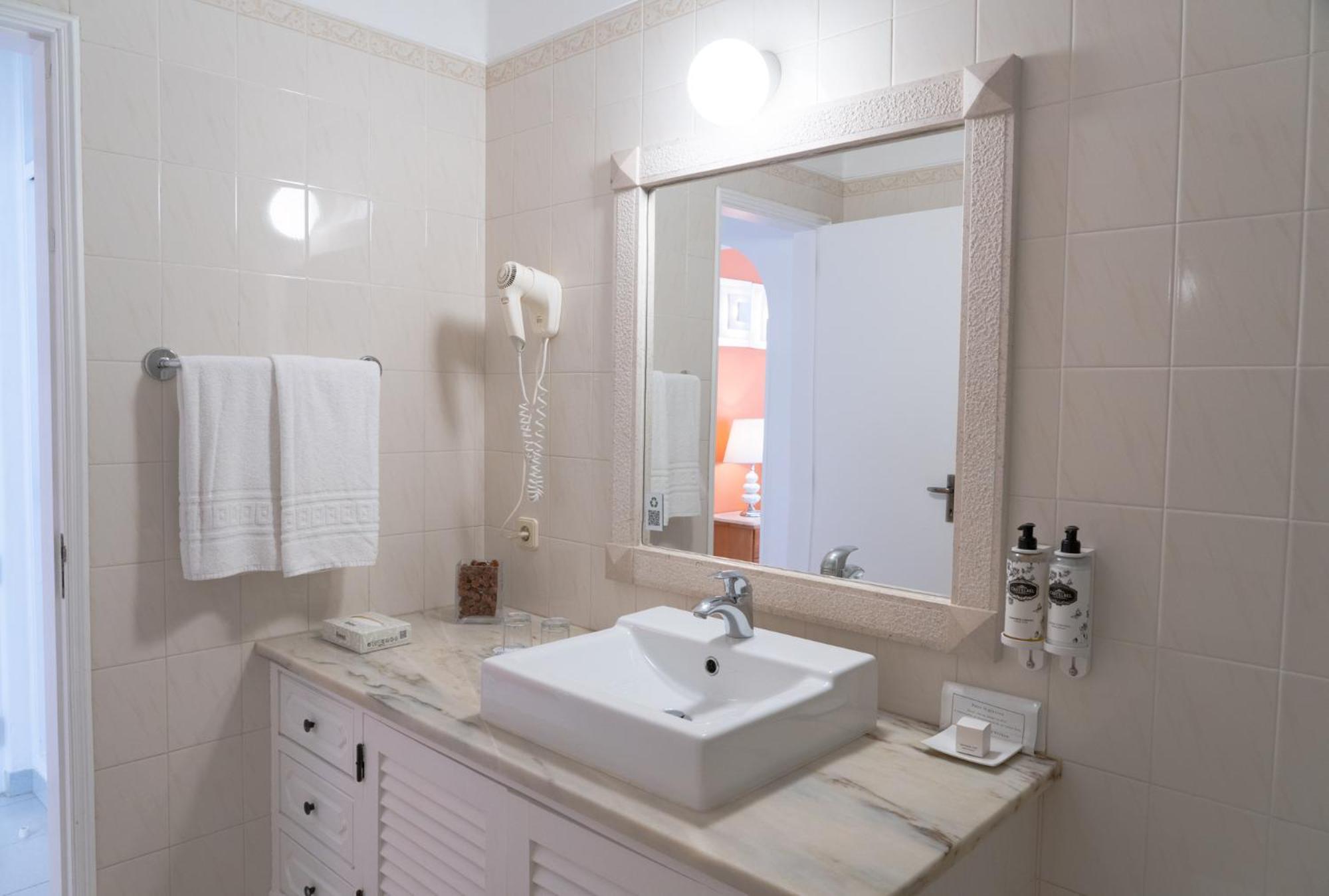 Villa Mar Azul Lagos Bagian luar foto